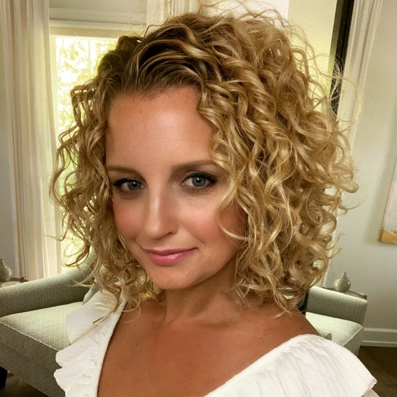 Meet your Posher, Melissa - Picture 2 of 2